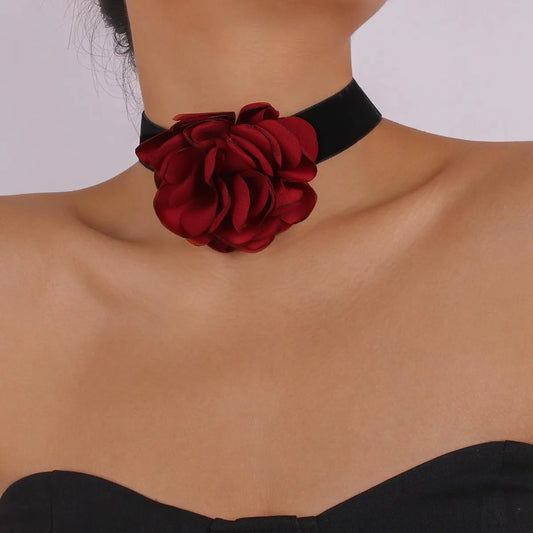 Three-dimensional Choker with Rose Flower