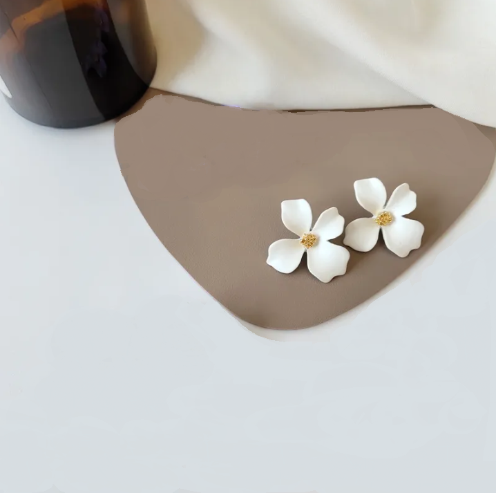 Sweet Flower Alloy Plating Ear Studs