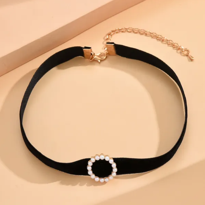 Velvet Pearl Women's Choker