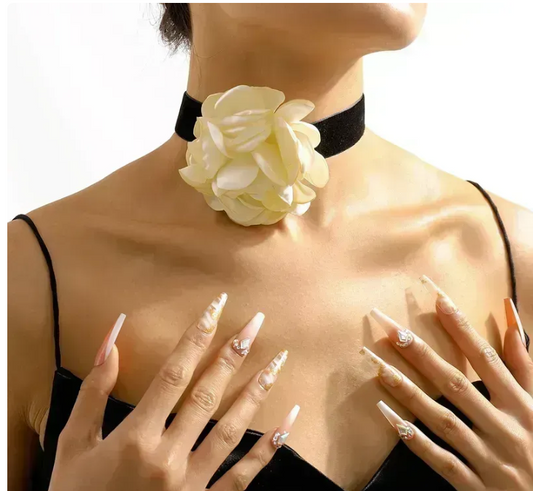 Three-dimensional Choker with Rose Flower