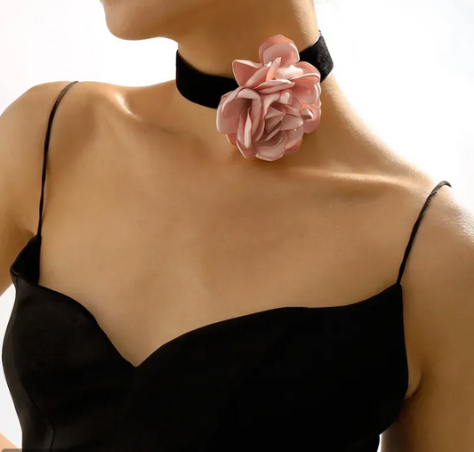 Three-dimensional Choker with Rose Flower