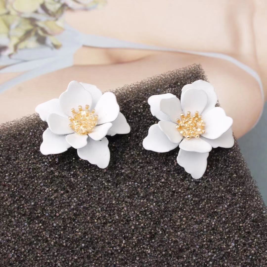 Multi-layer Daisy earrings